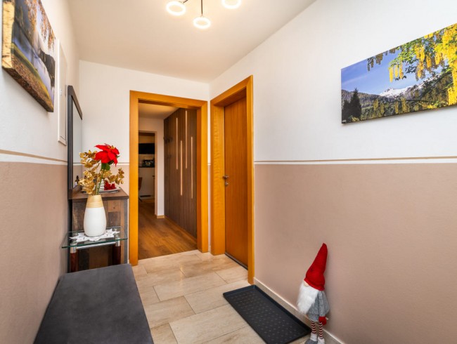 Großer Vorraum im Appartement 2
